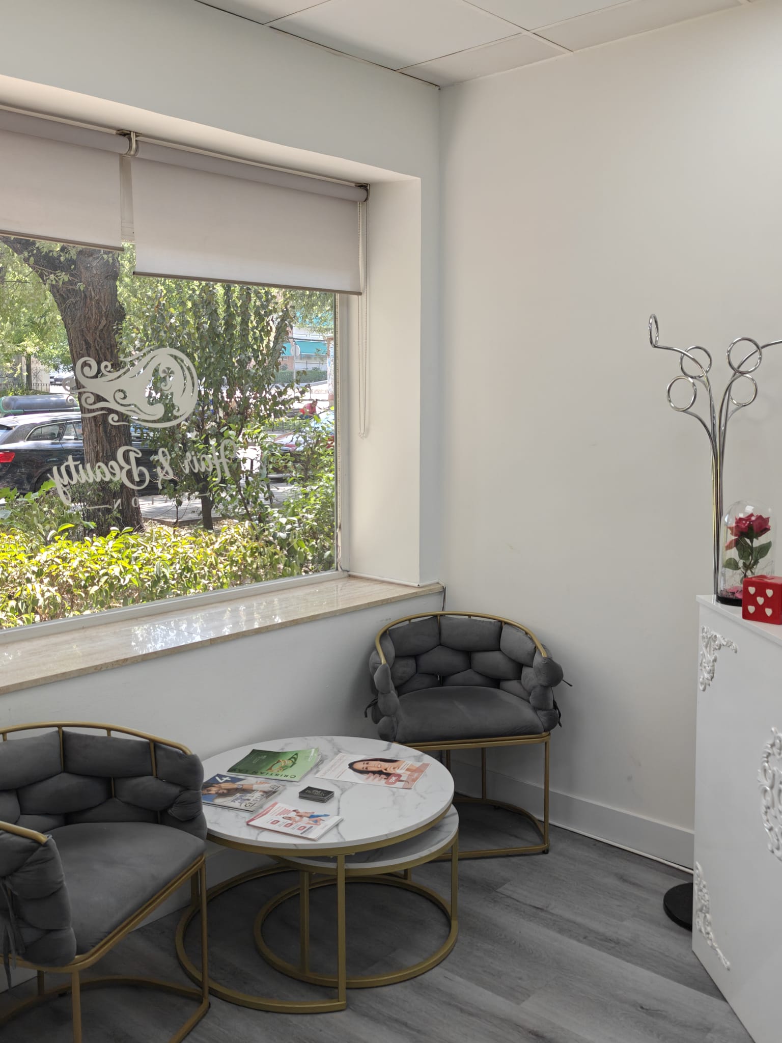 Interior de Alexys Style — zona de espera